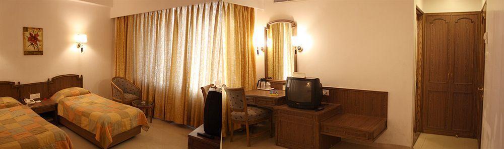 Hotel Celebrations Navi Mumbai Exterior foto