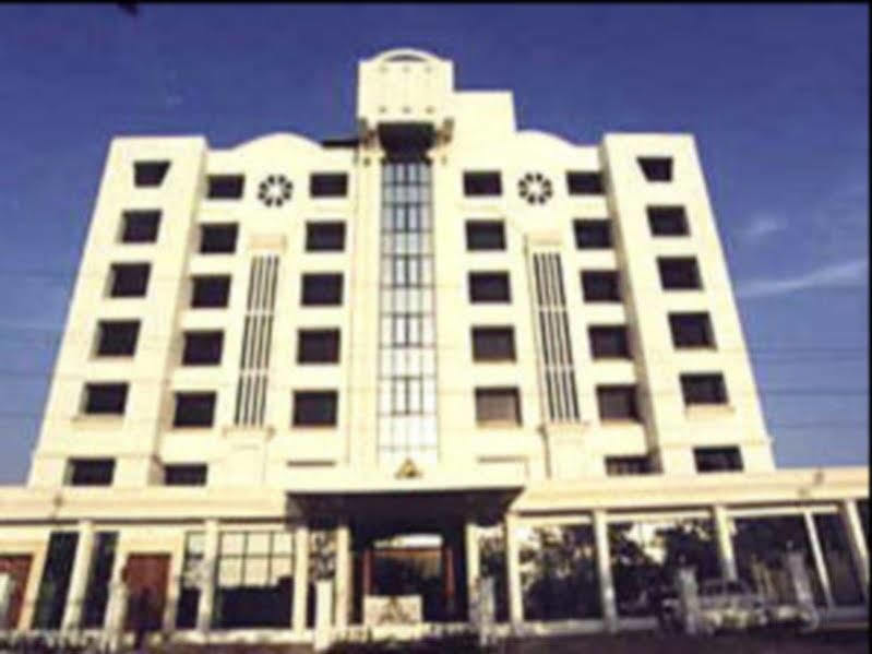 Hotel Celebrations Navi Mumbai Exterior foto
